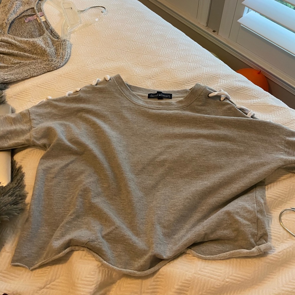 cropped long sleeve shirt